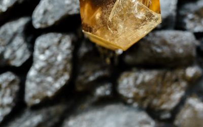 Sophrologie et pierres naturelles : comment je les associe dans mes accompagnements